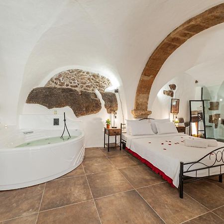 Romantic Loft With Jacuzzi In The Castle Castelsardo Bagian luar foto