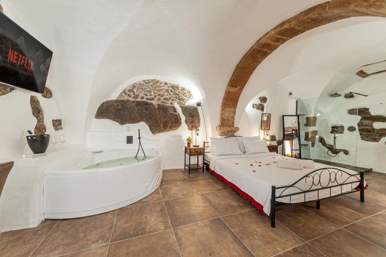 Romantic Loft With Jacuzzi In The Castle Castelsardo Bagian luar foto