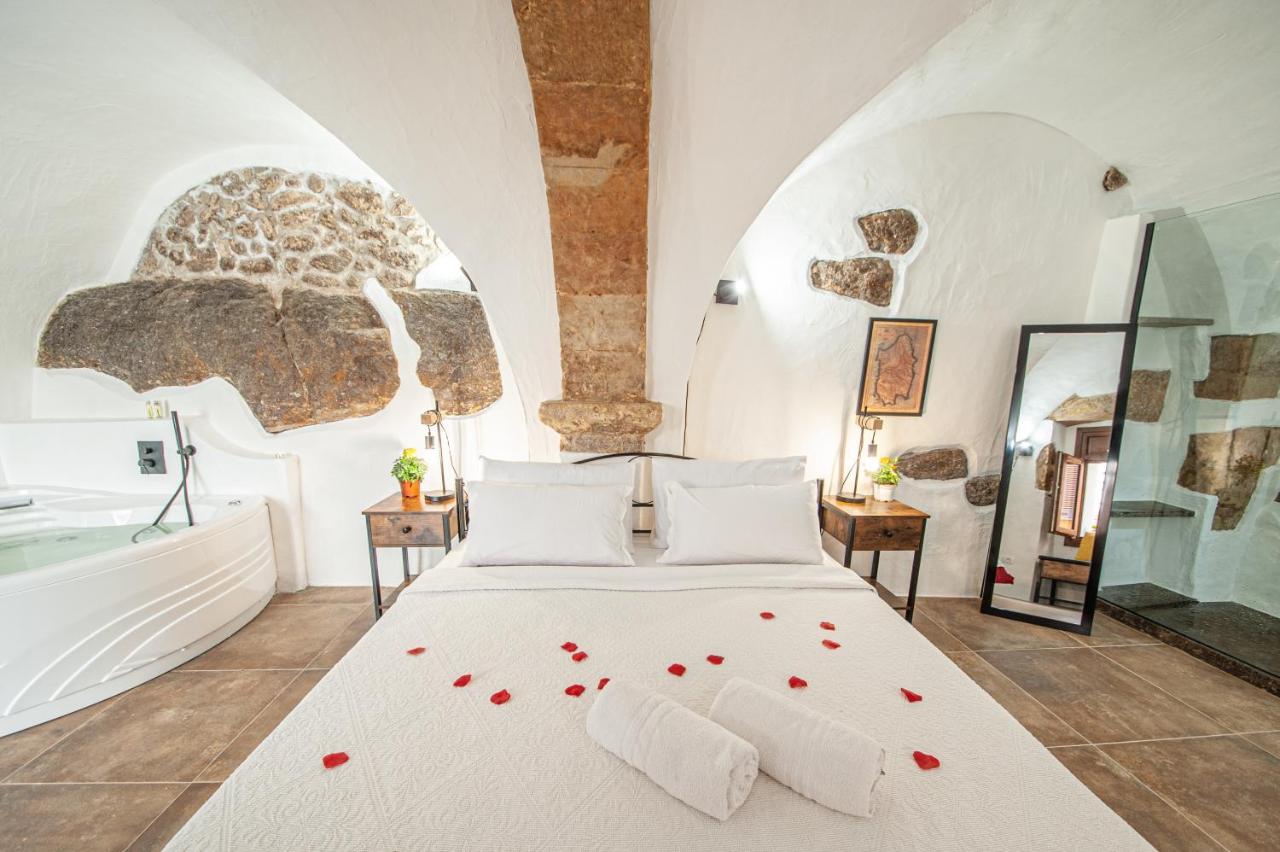 Romantic Loft With Jacuzzi In The Castle Castelsardo Bagian luar foto