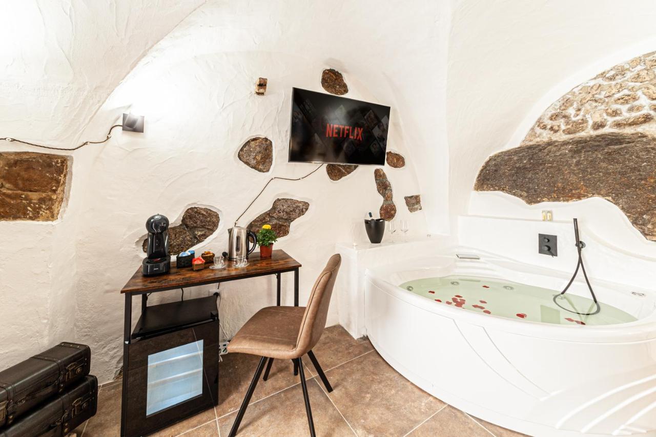 Romantic Loft With Jacuzzi In The Castle Castelsardo Bagian luar foto