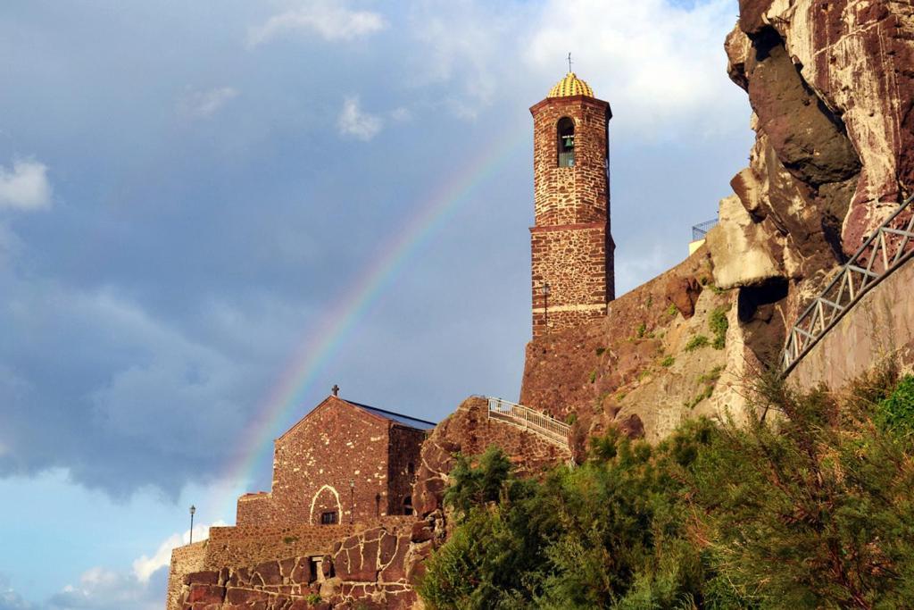 Romantic Loft With Jacuzzi In The Castle Castelsardo Bagian luar foto